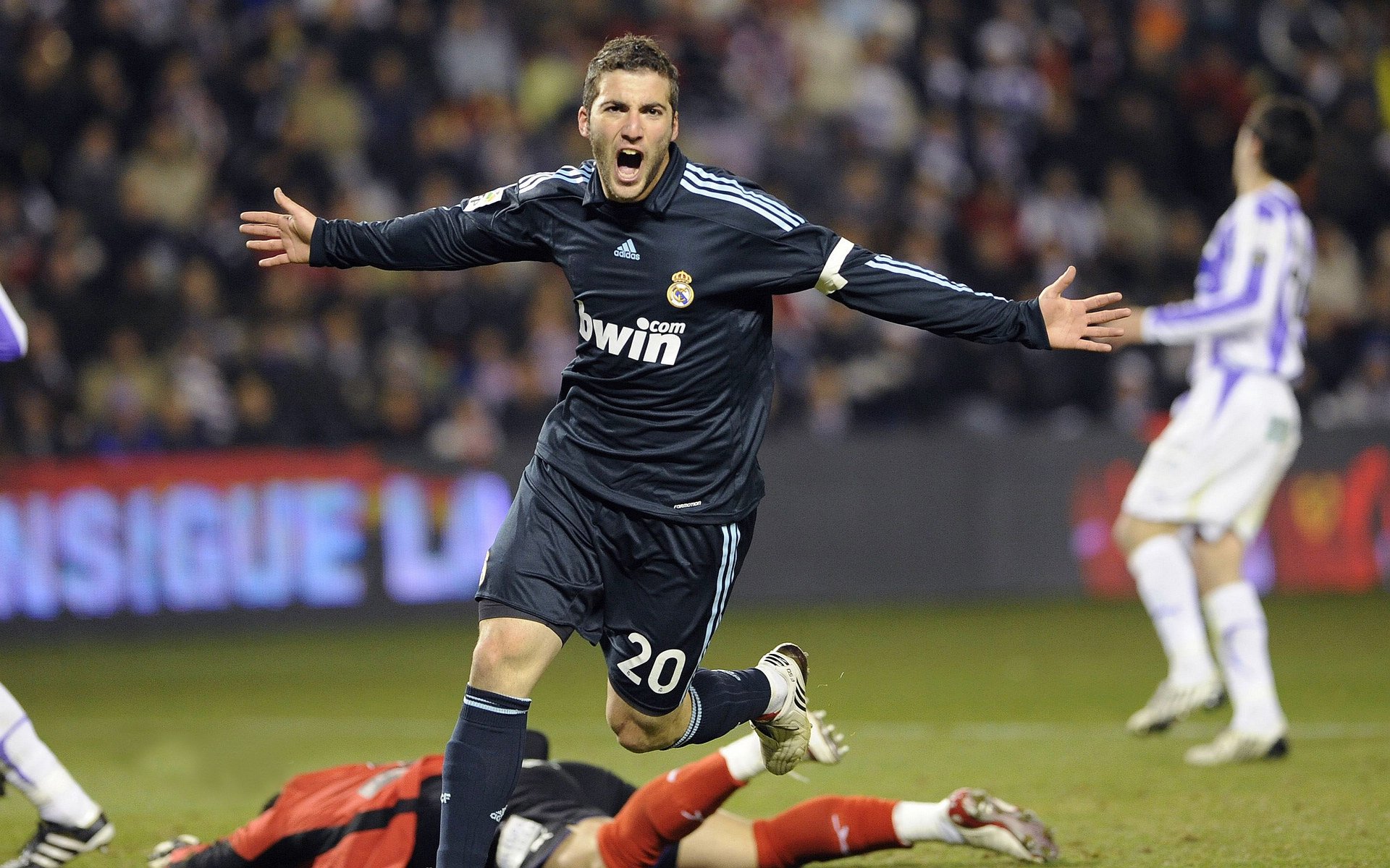 ““火拼到底”!攻势频繁,战术变化层出不穷”,제니 지수