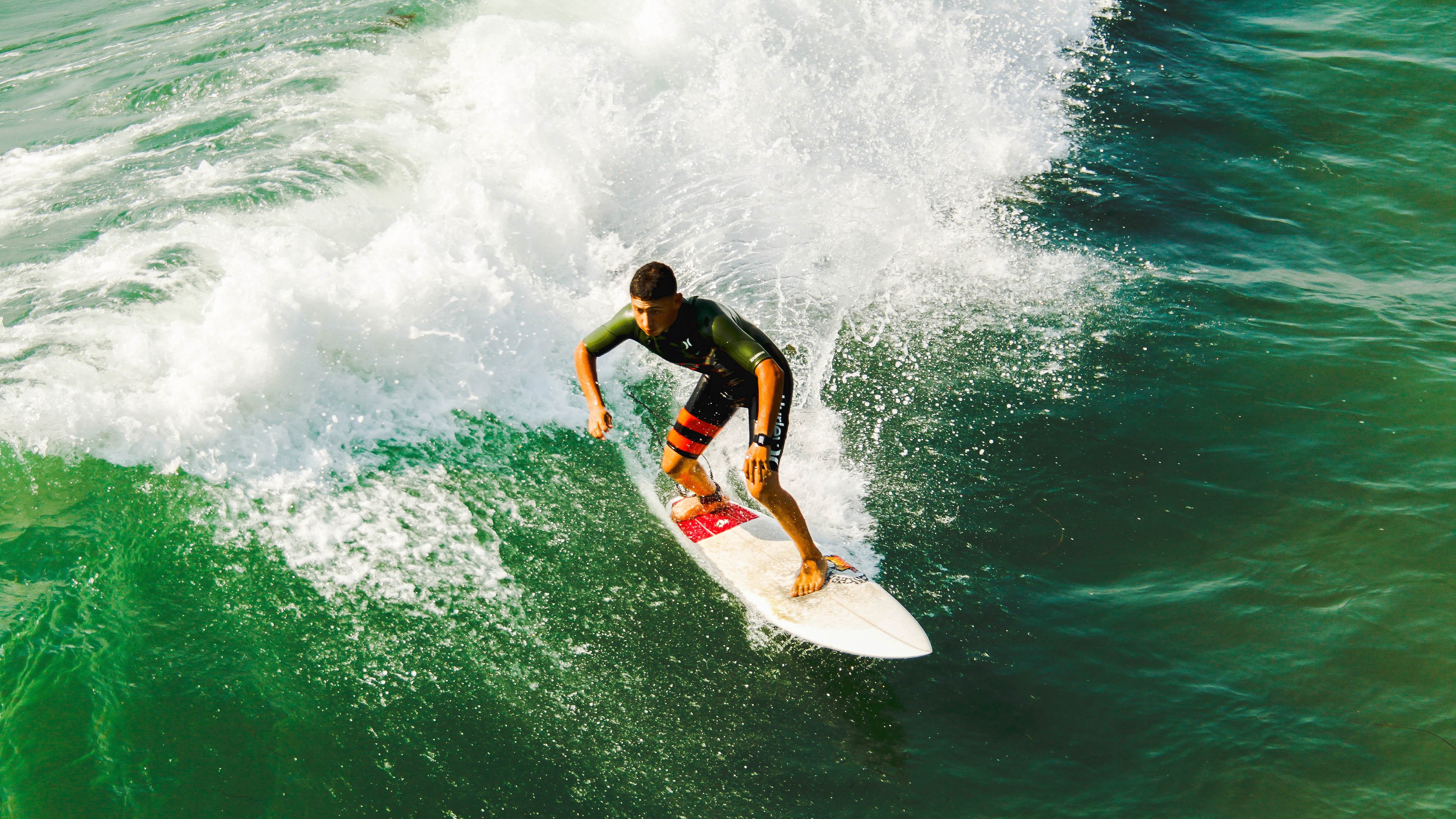 九游登录入口-利物浦中场布特勒绝世倒钩，引发球迷尖叫，利物浦 布伦特